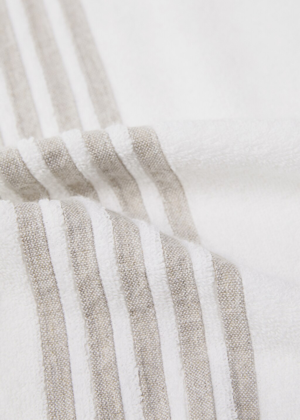 Bath towel with contrasting trim - Off White