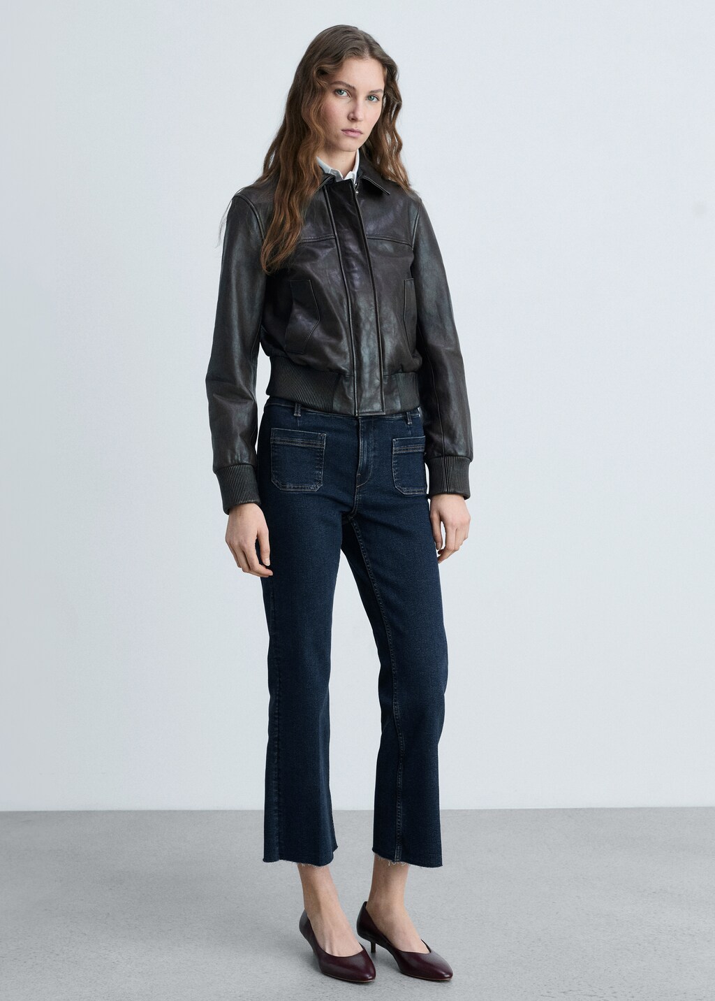 Flared cropped jeans with pockets - Black denim