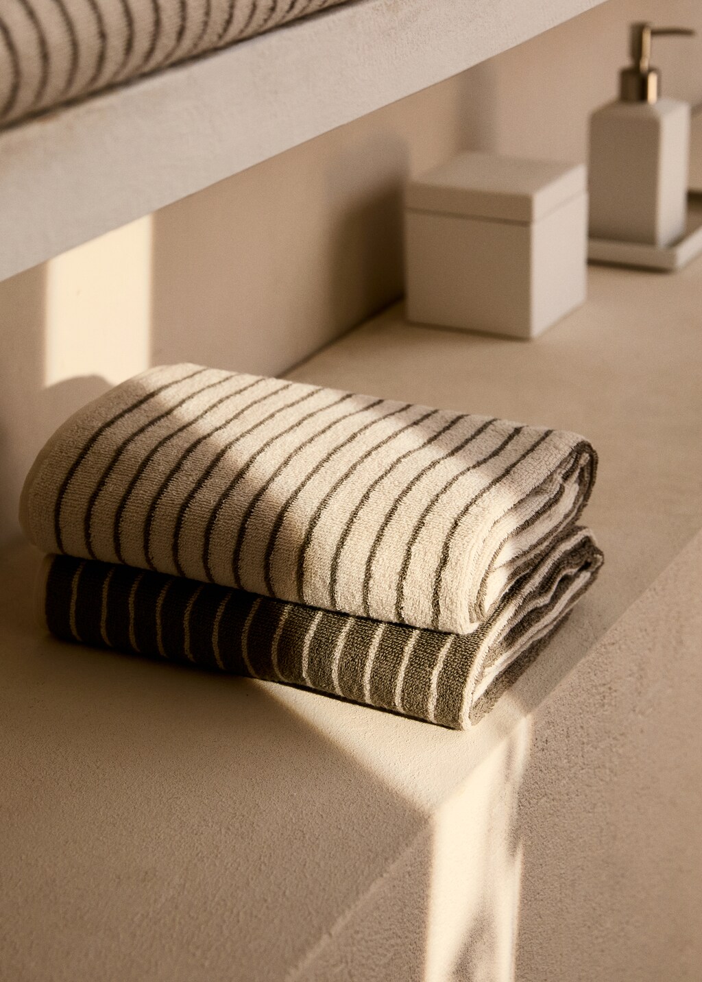 Two-tone striped washbasin towel - Medium Brown