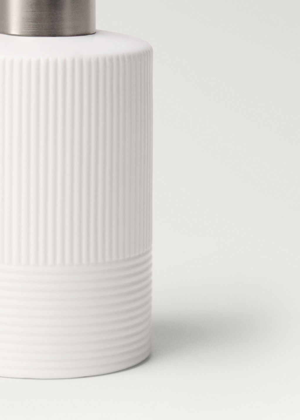 Soap dispenser white - White