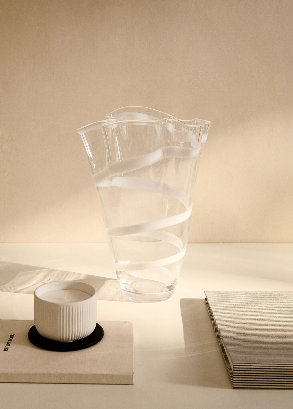 Striped hand-blown glass vase - White