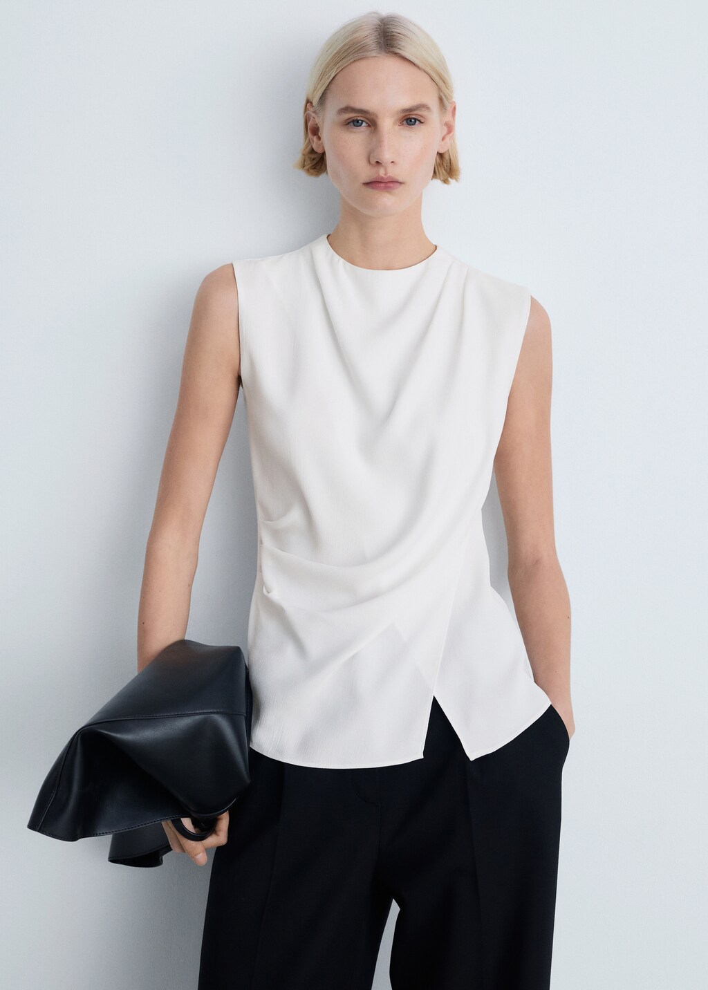 Sleeveless draped blouse - Black