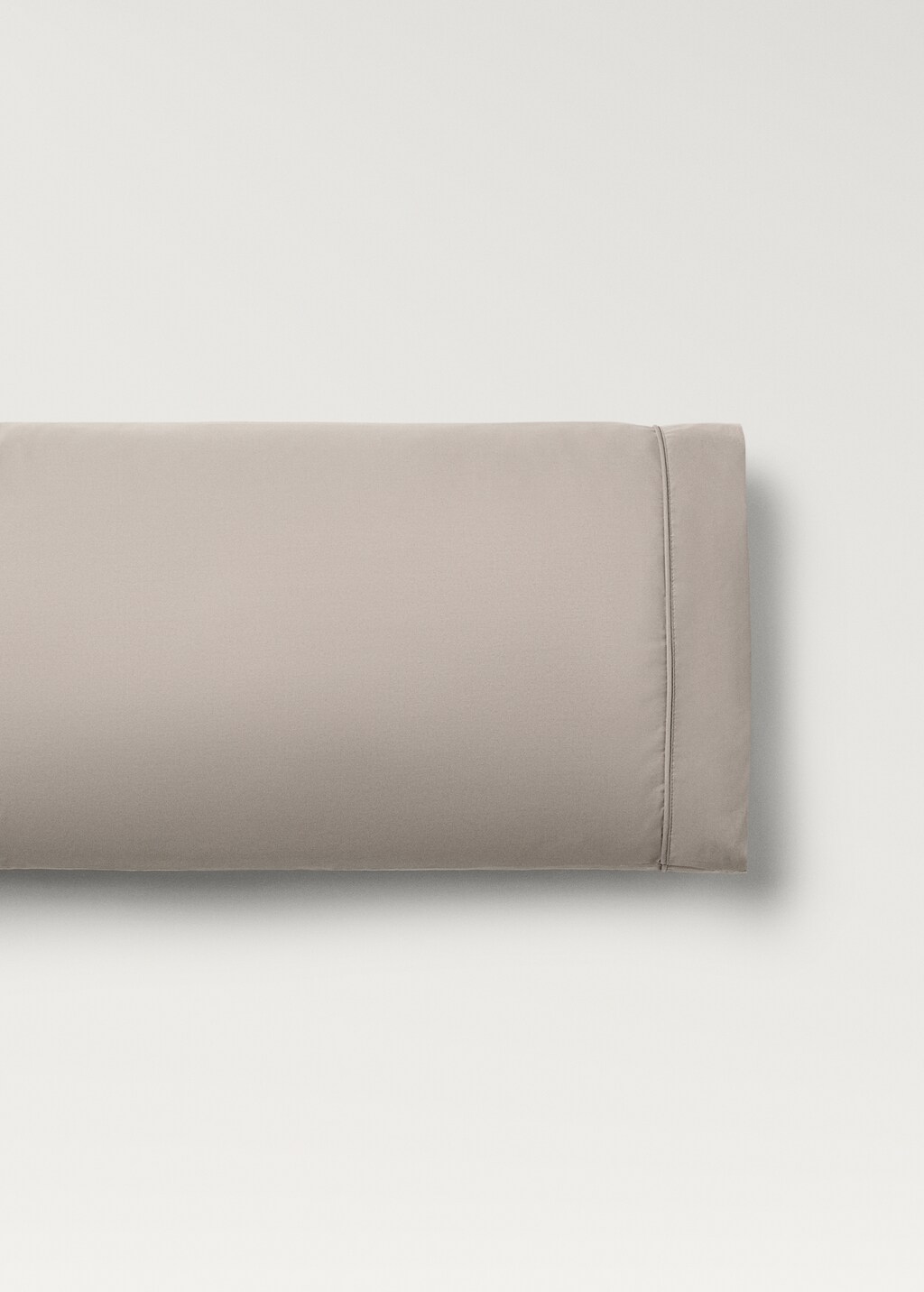 500-thread count cotton percale pillowcase with rounded piping detail, 45x110 cm - Medium Brown