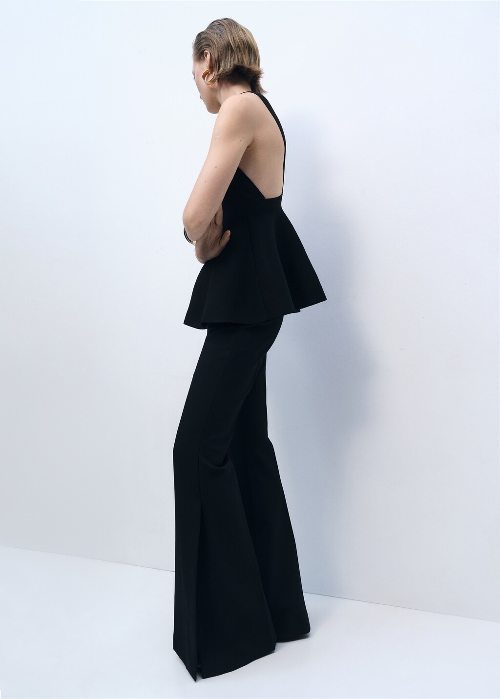 Flared knitted top with open back - Black