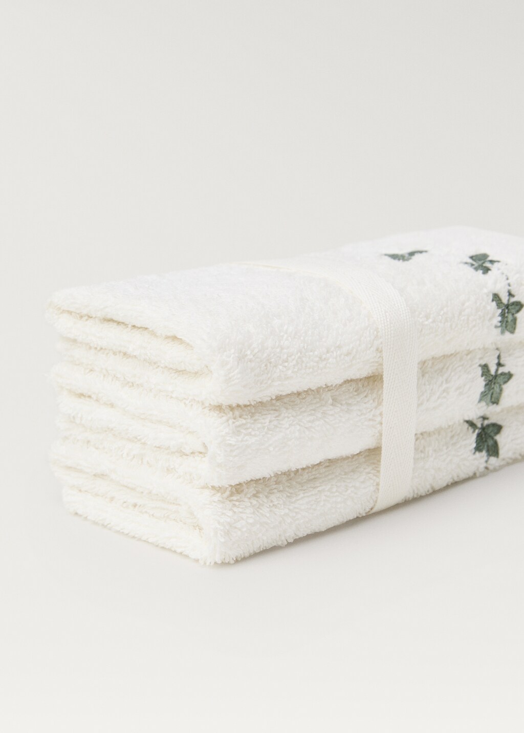 Towel with leaf embroidery - Off White