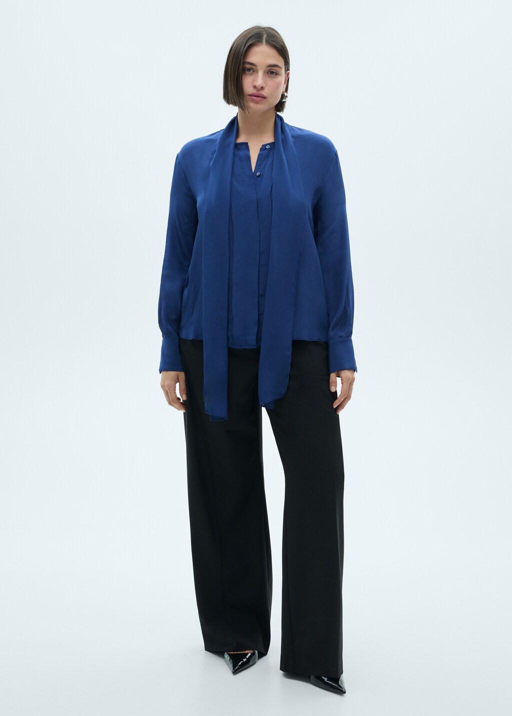 Satin shirt with bow - Black