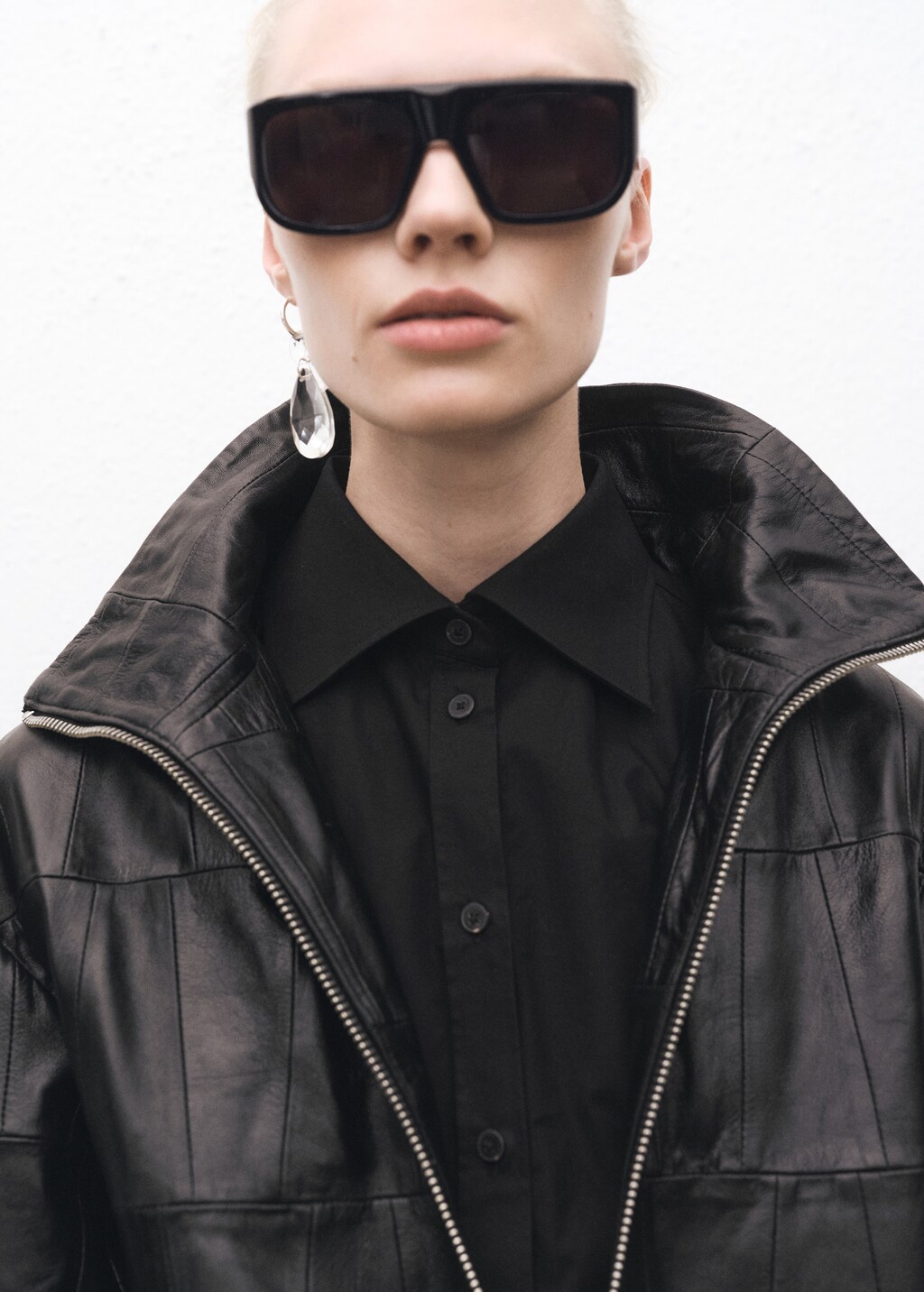 Fitted shirt with cuffless sleeves - Black