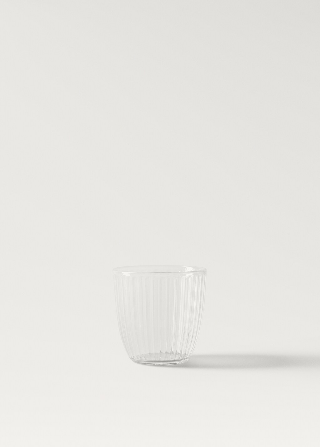 Glass with embossed detail - Ice Grey