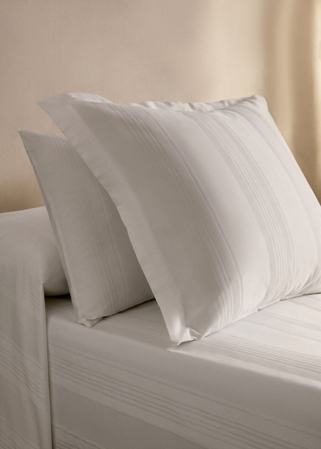 Cotton sateen 300 thread count striped pillowcase 45x110 cm - White