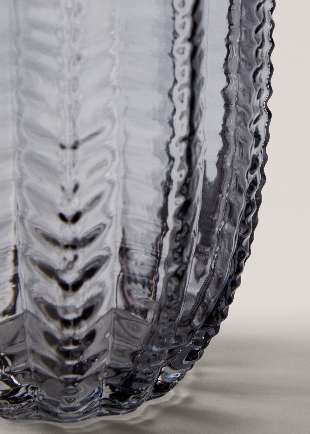 Textured glass vase - Ice Grey