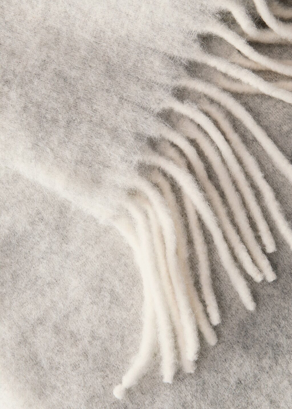 Soft effect blanket with fringe finish - Ecru