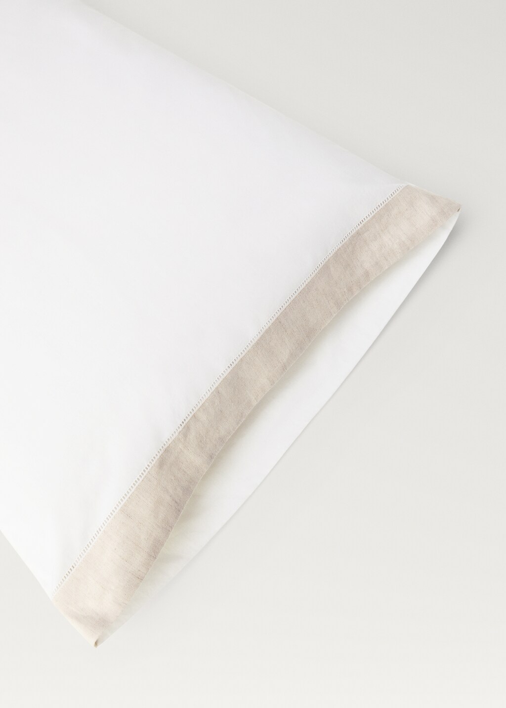 Cotton percale pillowcase with linen trim, 50x75 cm - White
