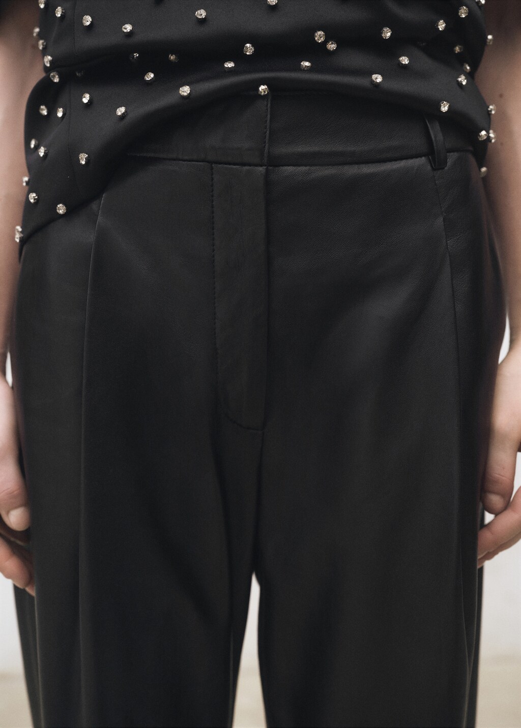 Straight leather trousers with pleat detail - Black