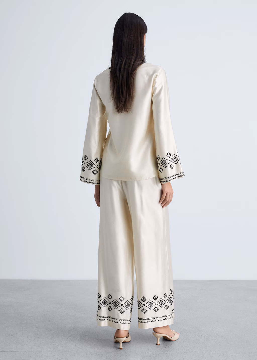 Wideleg trousers with embroidered hem - Ecru