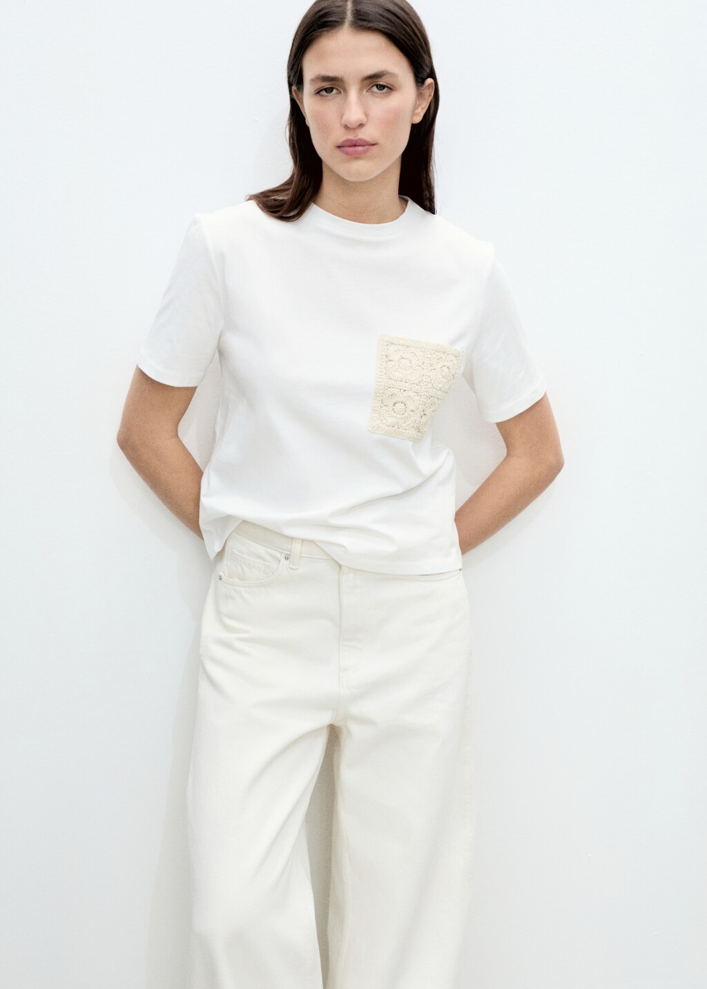 Crochet-embroidered t-shirt - Beige