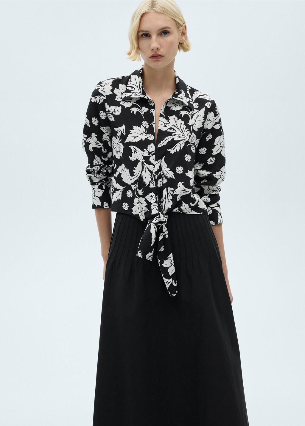 Floral-print blouse with knot detail - Black