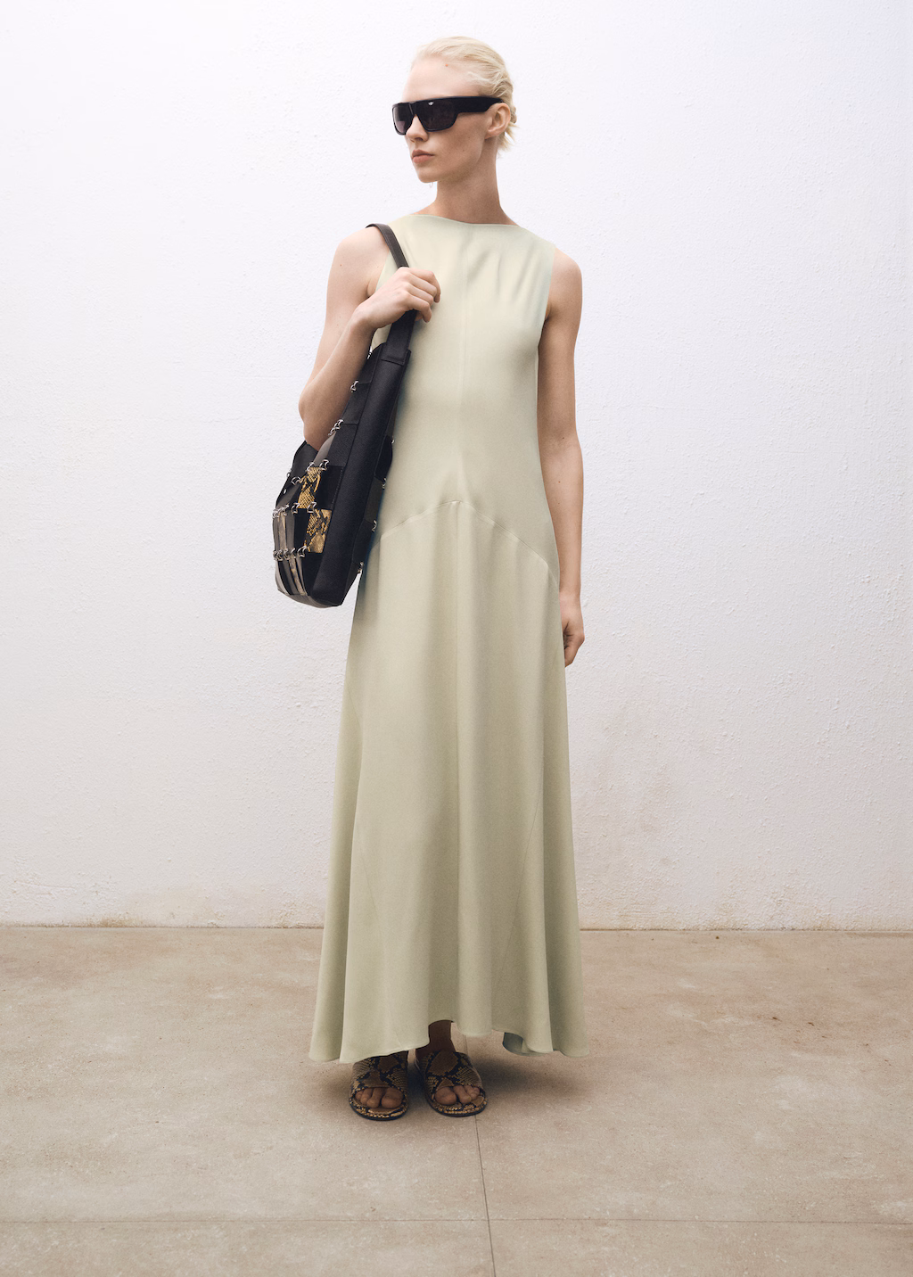 Satin dress with back opening - Pastel Green