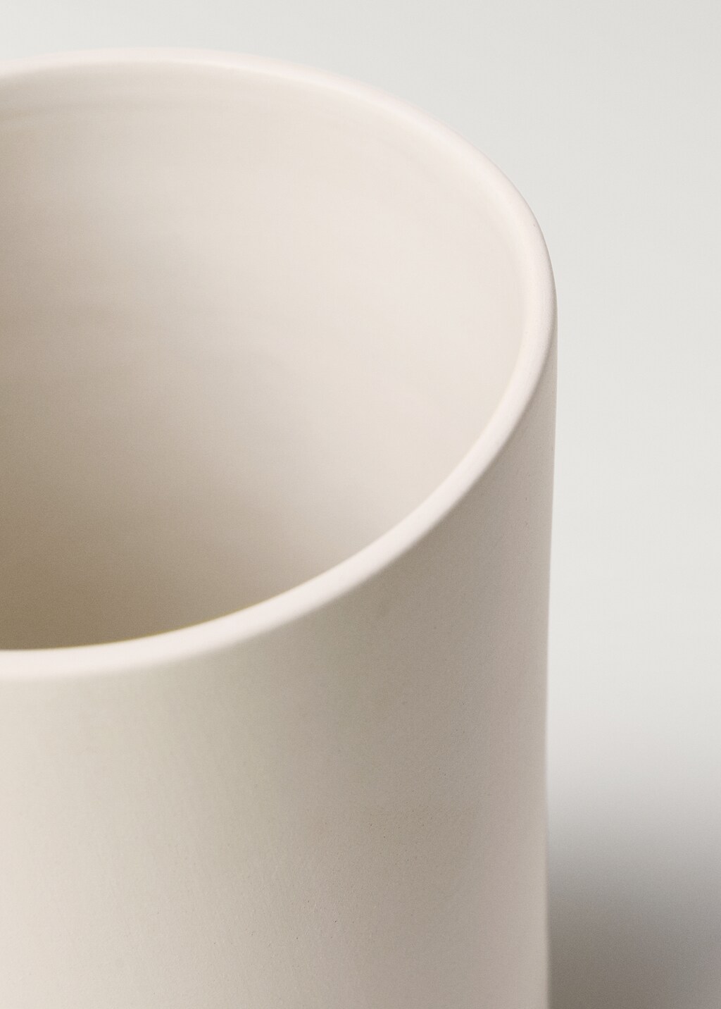 Small crackle-glaze earthenware vase - White