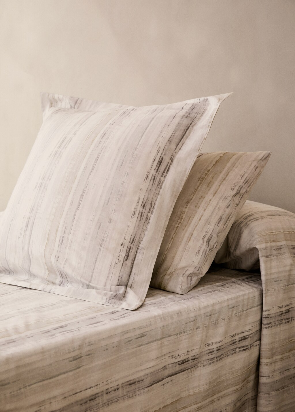 Cotton percale pillowcase with a blurred print, 45x110 cm - Grey