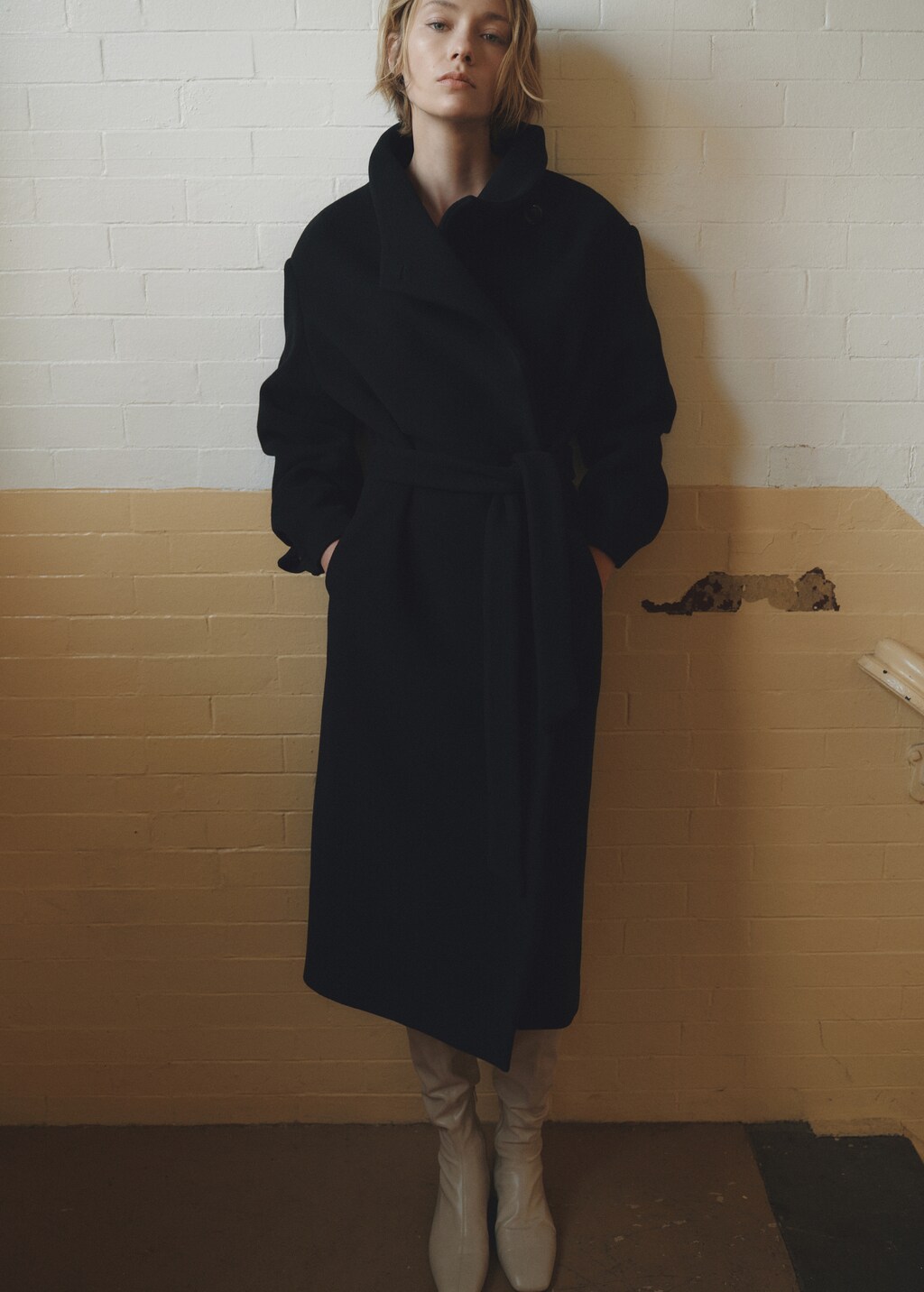 Turtleneck virgin wool coat - Black