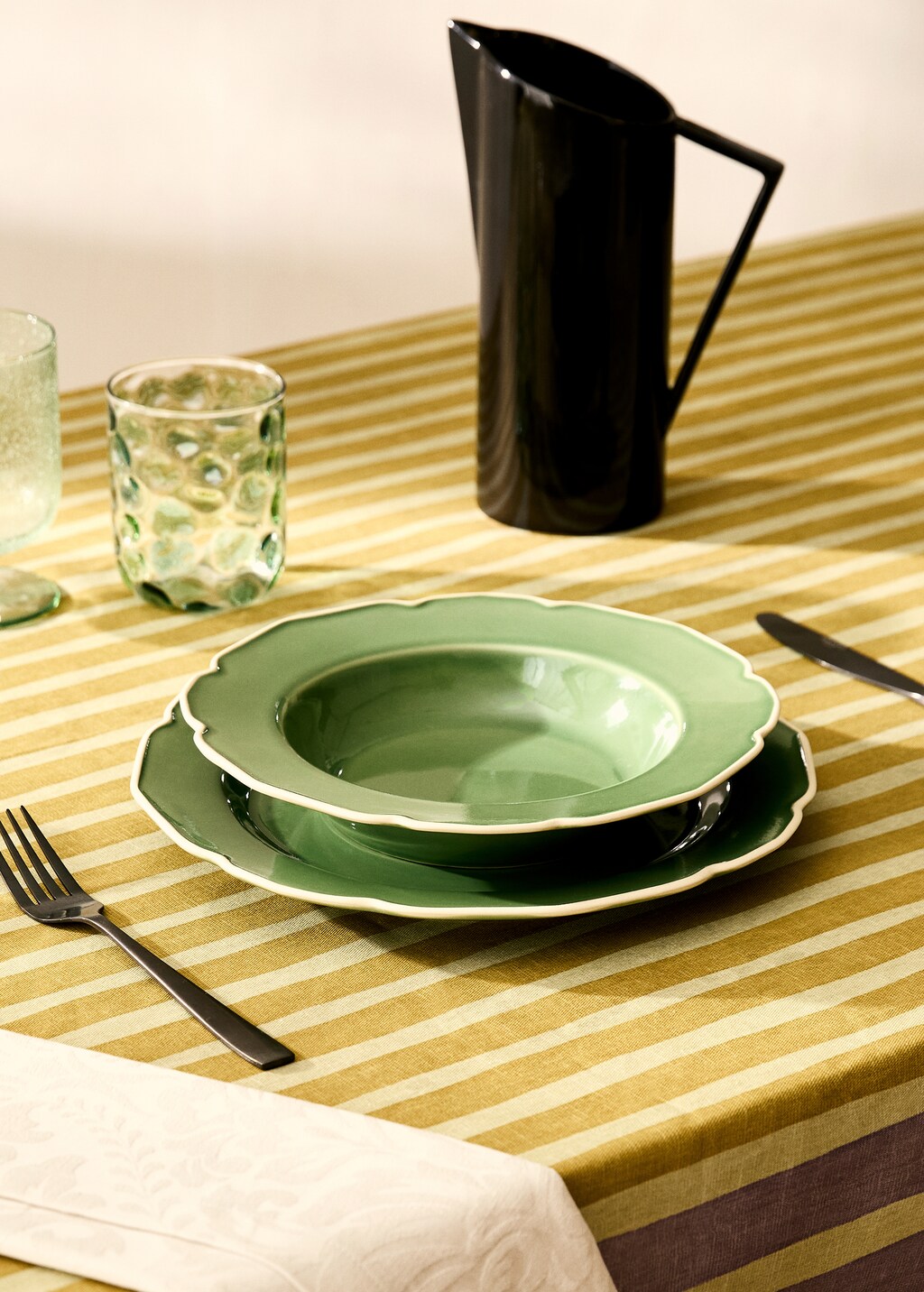 Stoneware deep plate with waves - Ochre