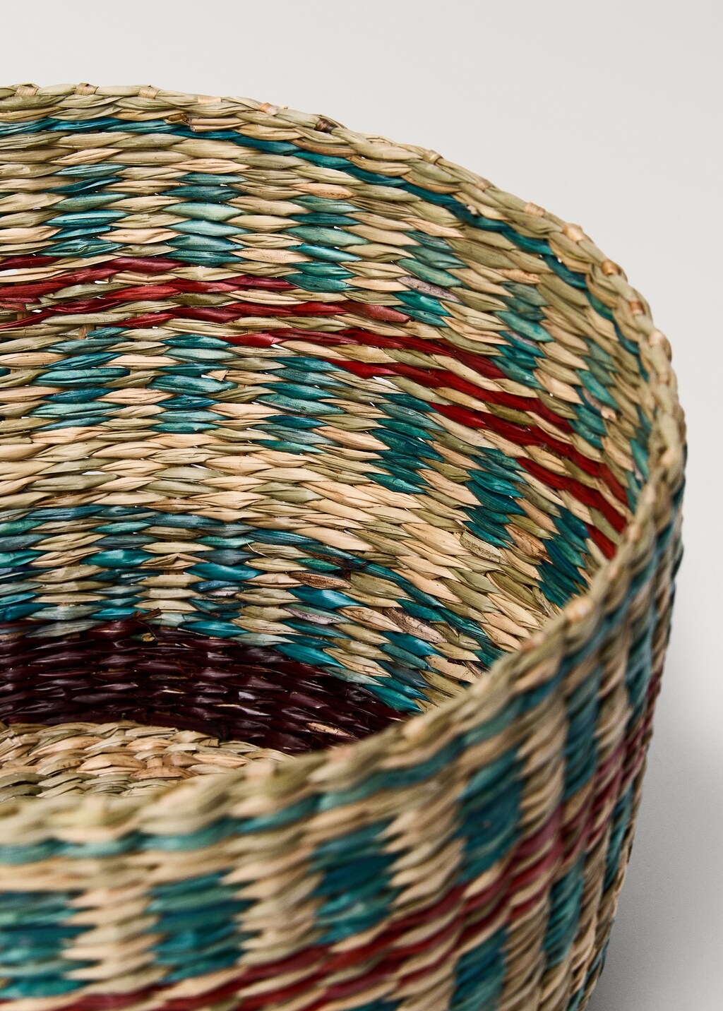 Medium coloured seagrass basket with lid - Blue