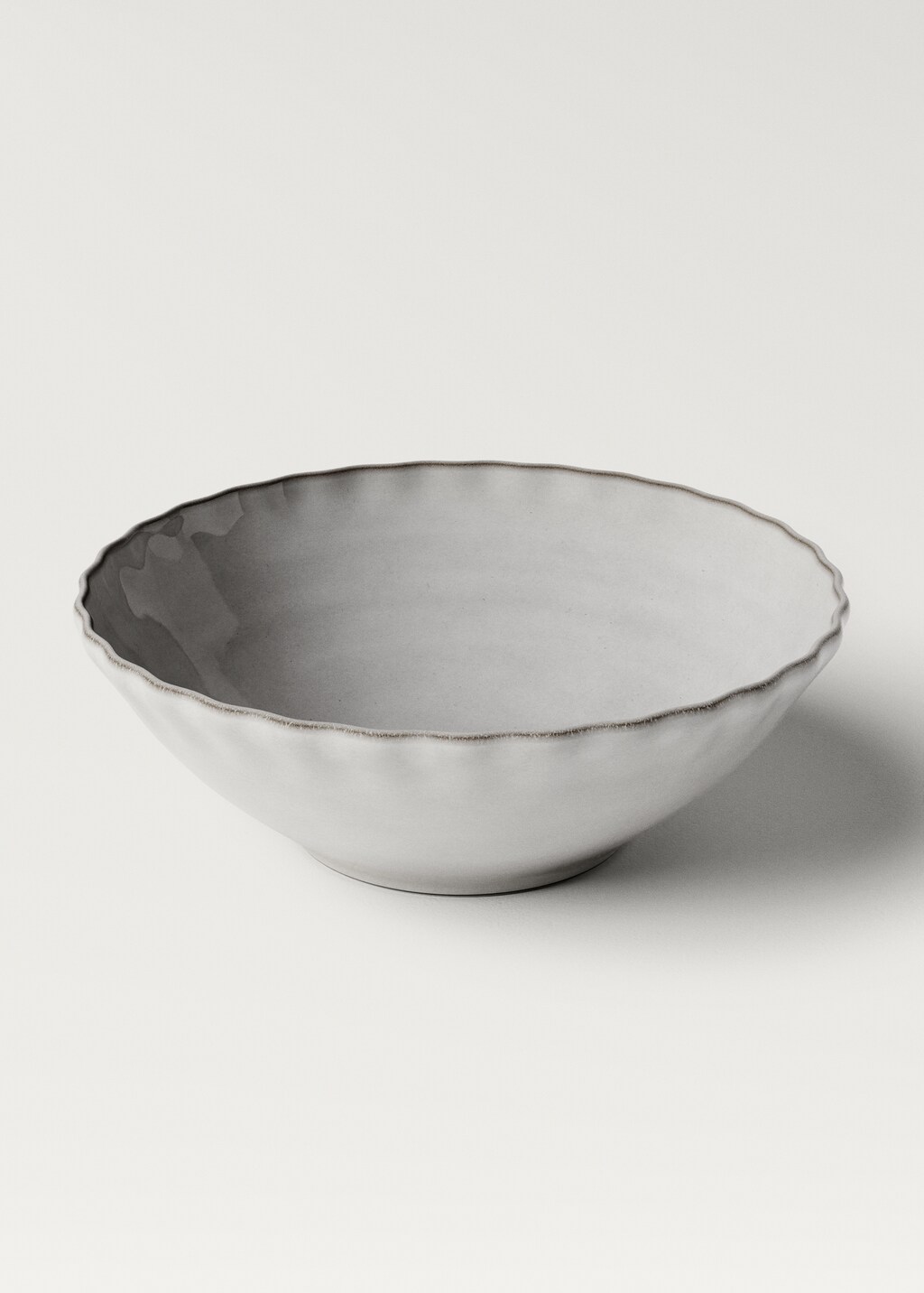 Stoneware bowl with waves and contrasting rim - White