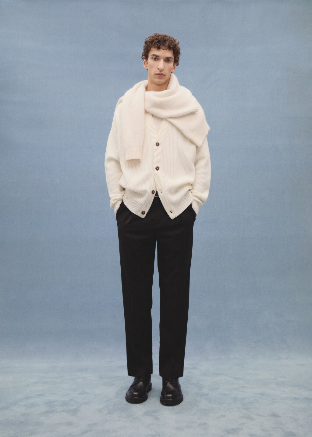 Regular-fit pleated trousers - Black