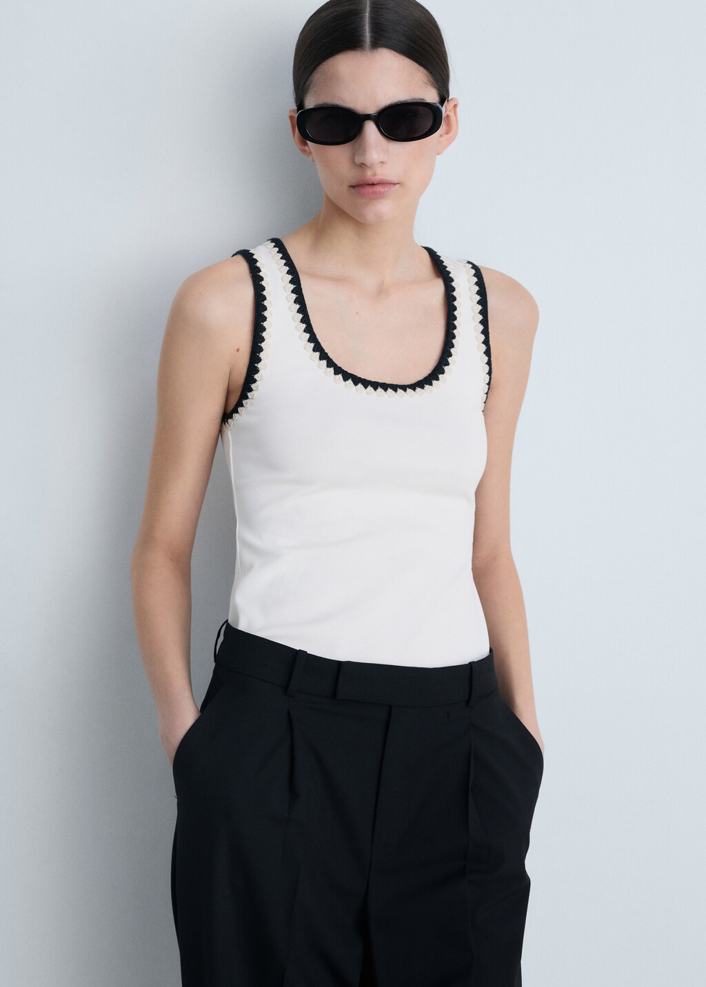Low-cut top with contrasting trim - White