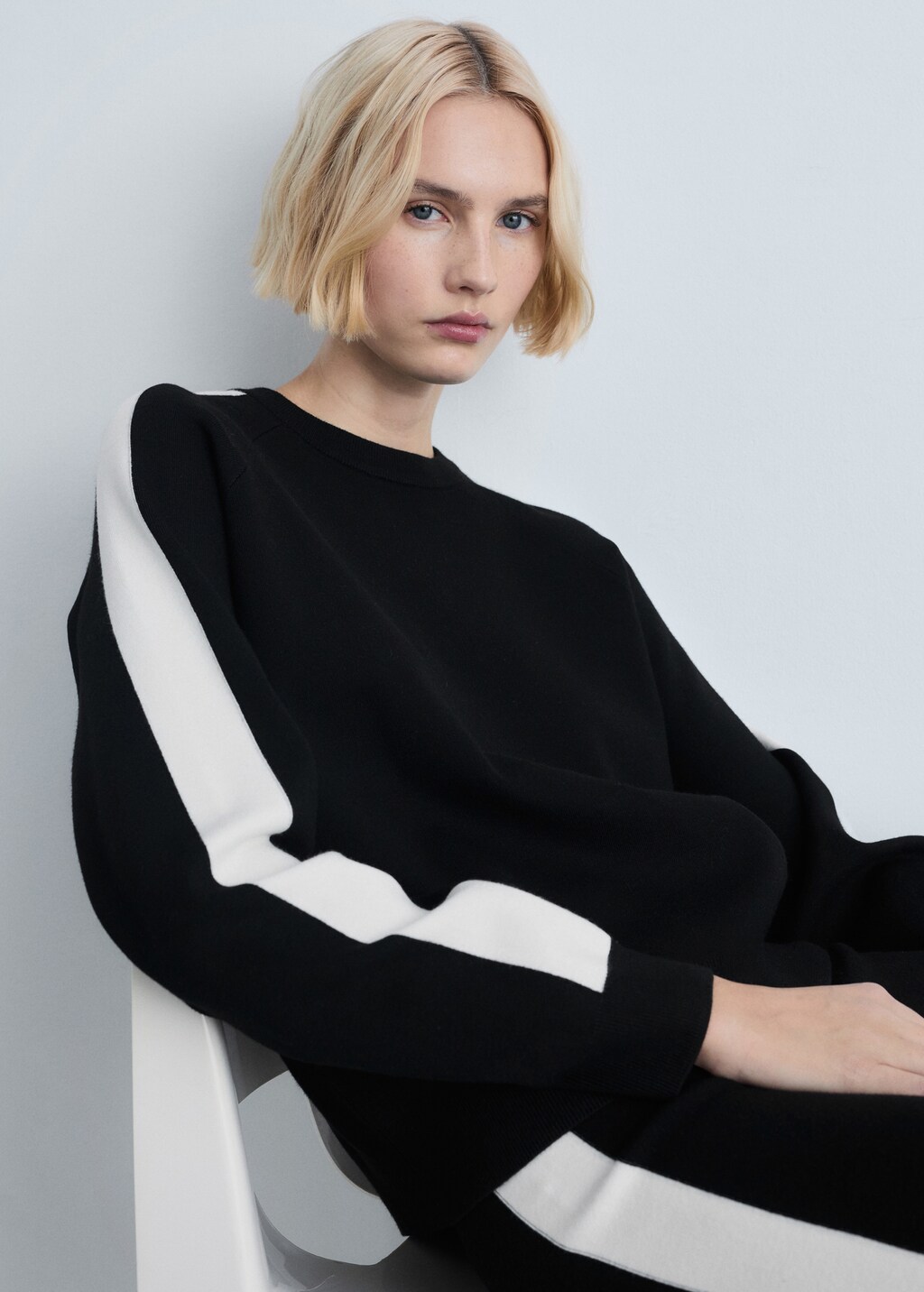 Contrasting stripe knitted sweater - Black