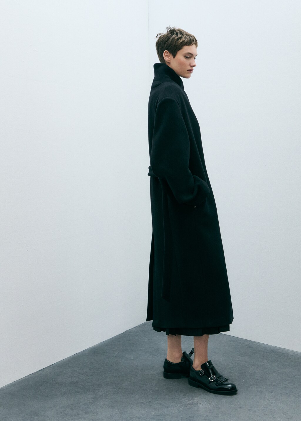 Turtleneck virgin wool coat - Black