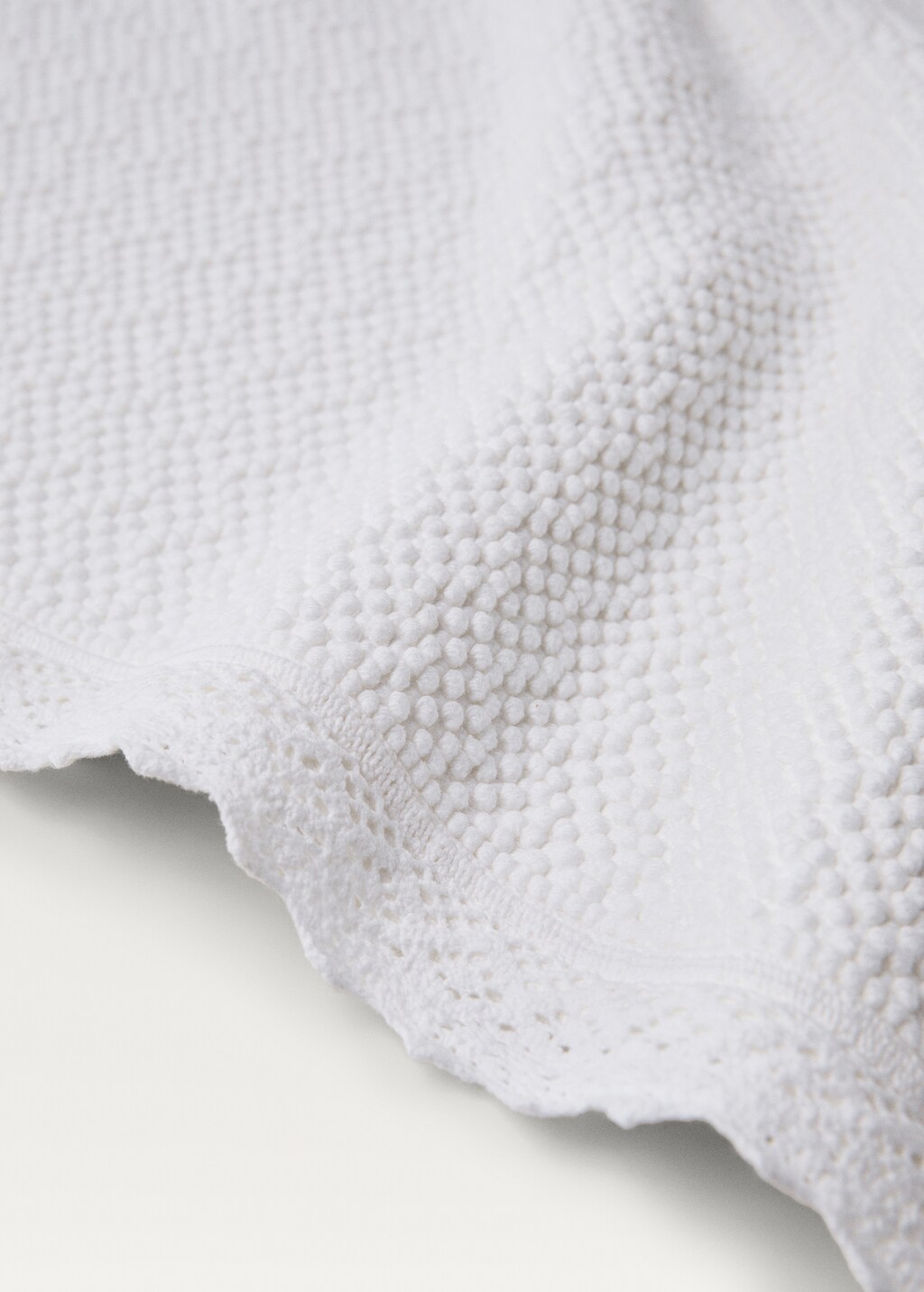 Lace bathroom rug - White