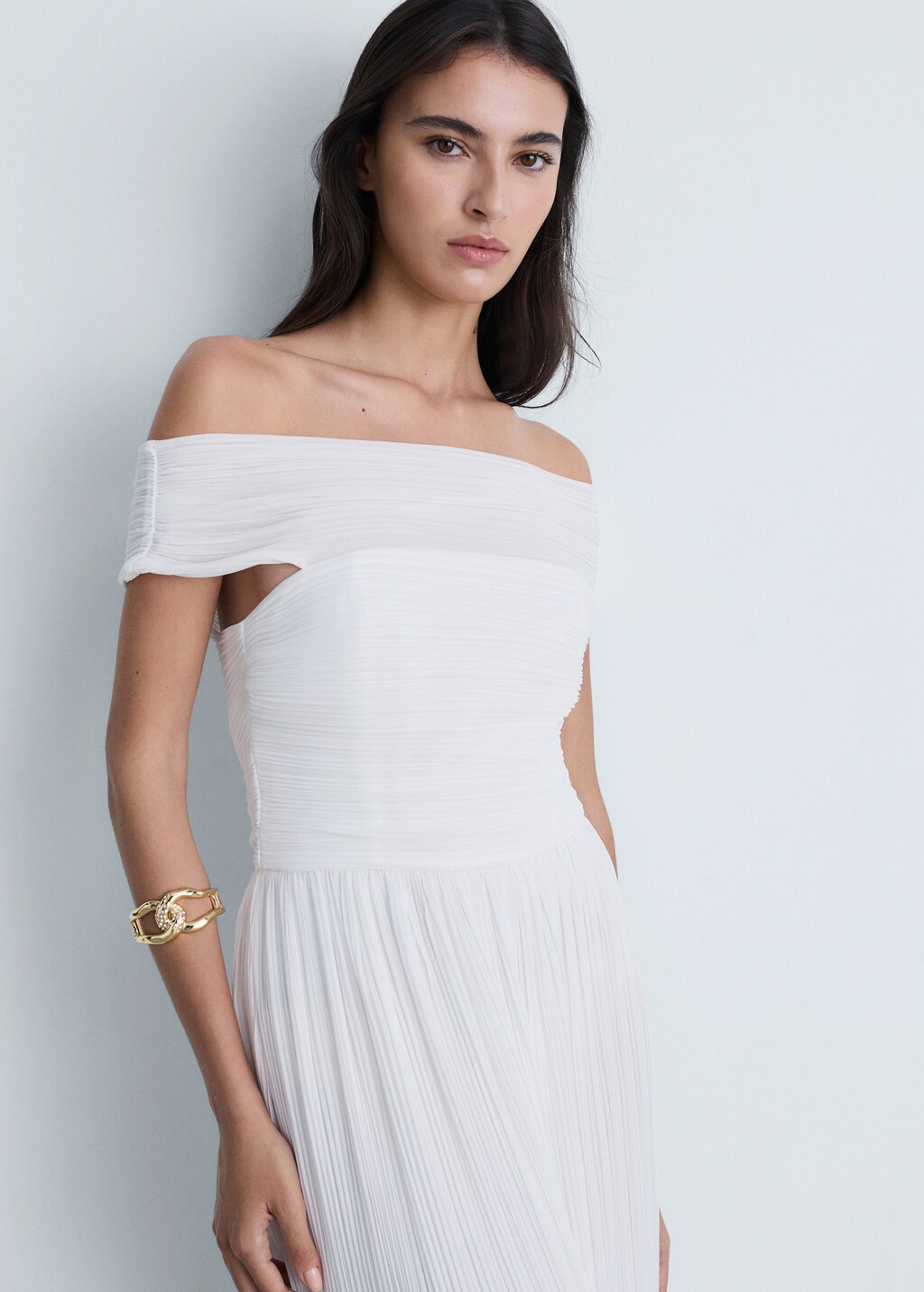 Off-the-shoulder pleated dress - White