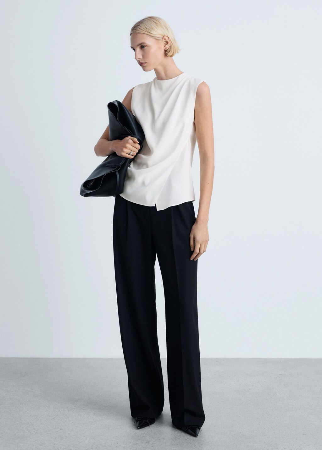 Sleeveless draped blouse - Black