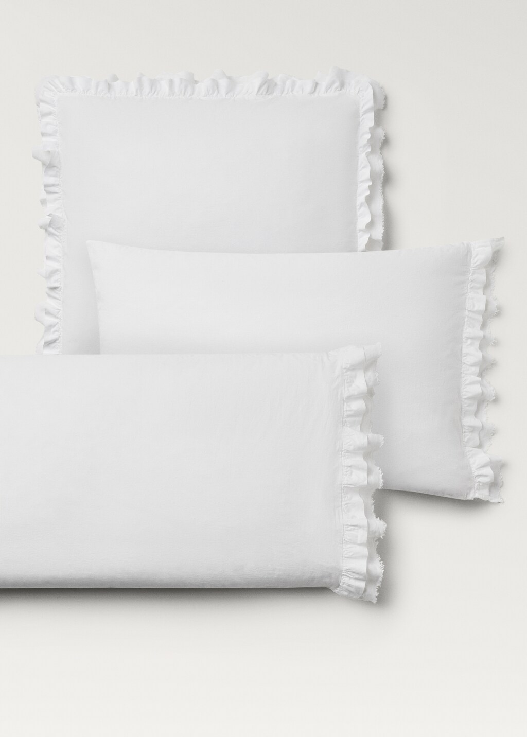 Washed cotton pillowcase with linen ruffle, 50x75 cm - White