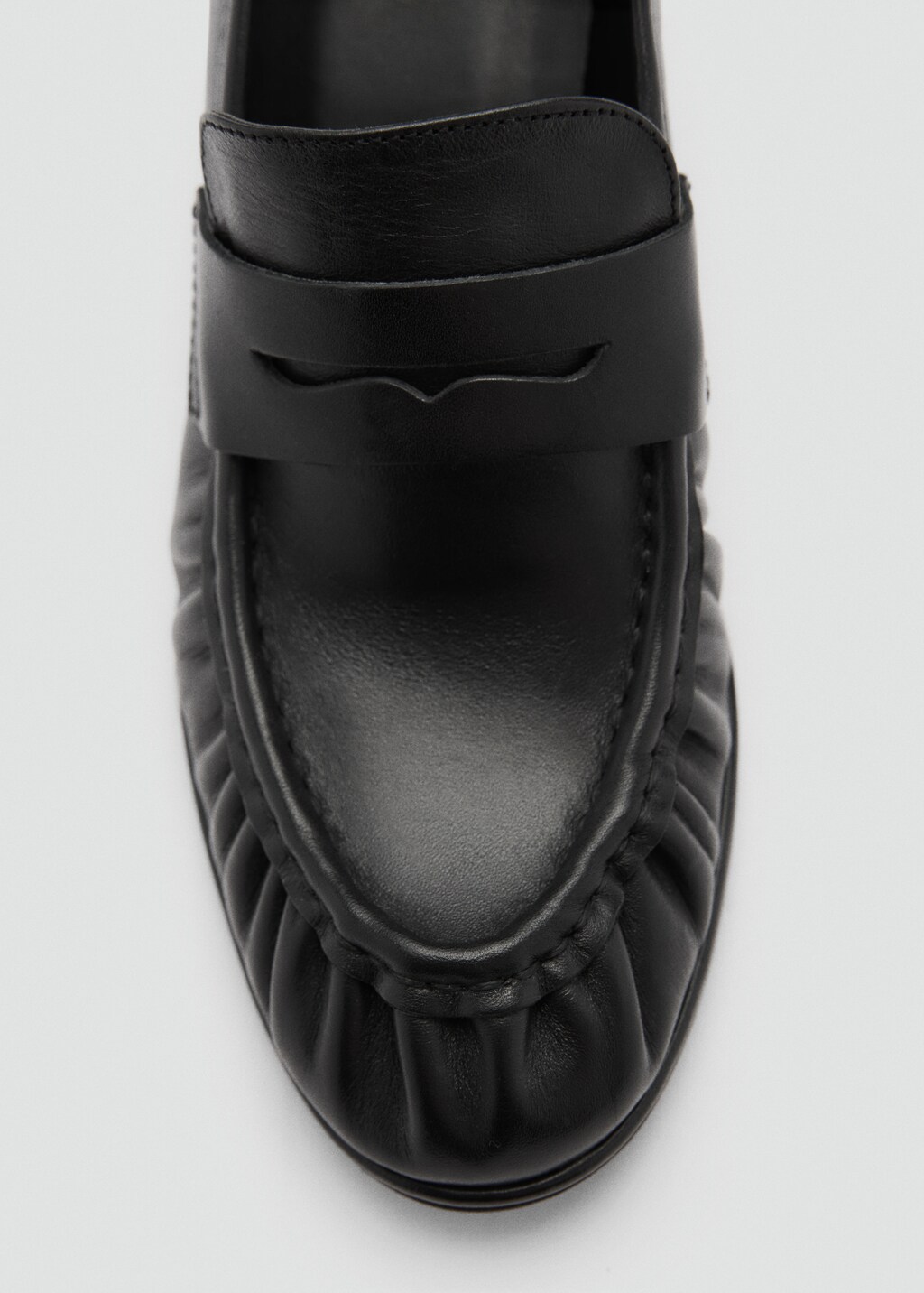 Heeled leather loafers with pleat detail - Black