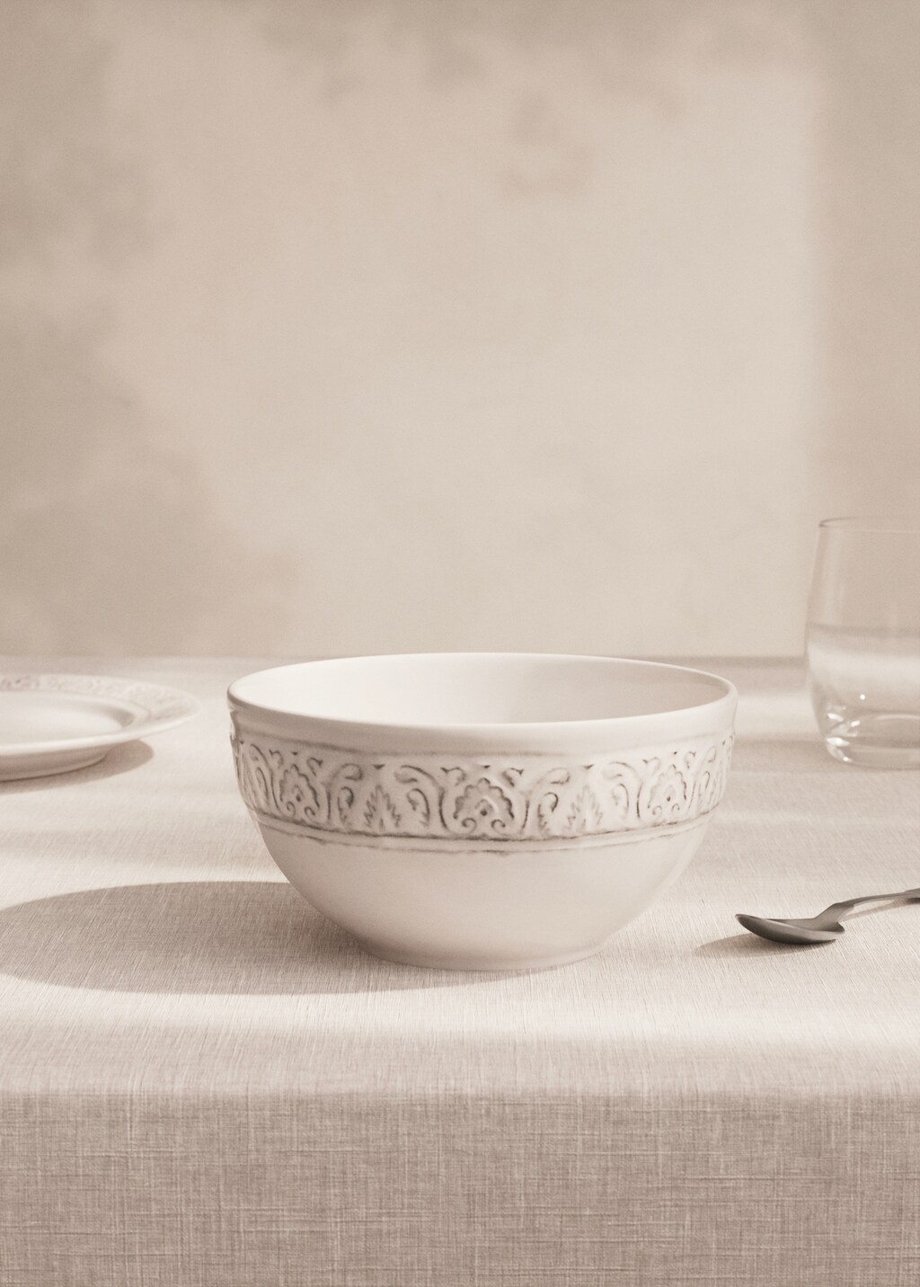 Stoneware bowl with decorative trim - Off White