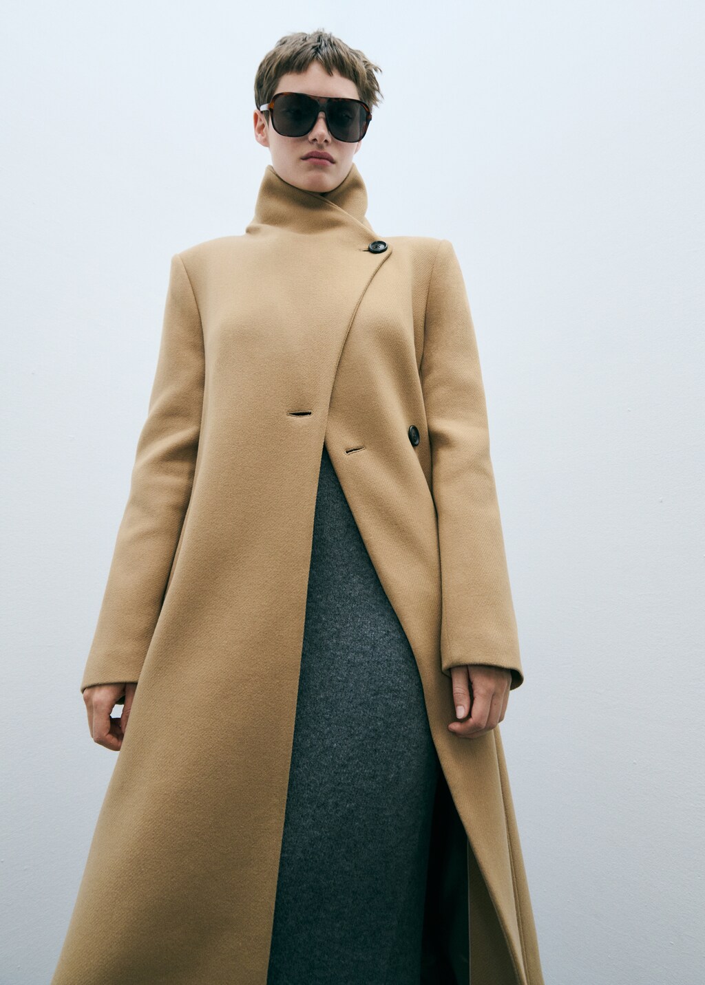 Woollen coat with belt - Black