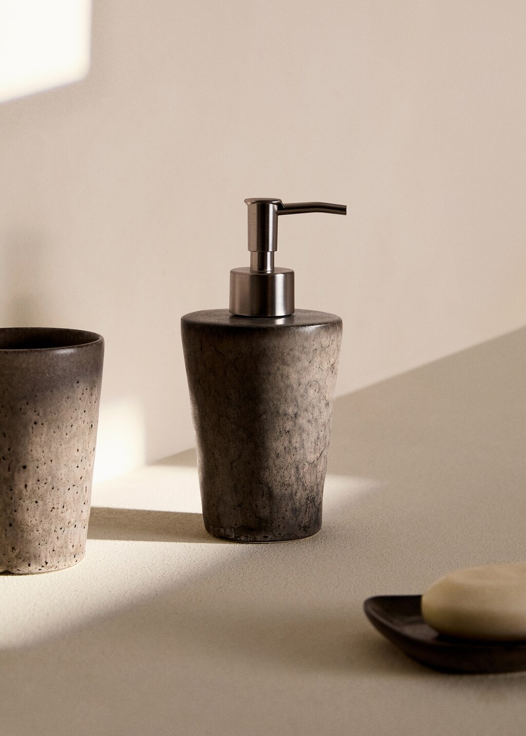 Ceramic-design dispenser - Light/Pastel Brown