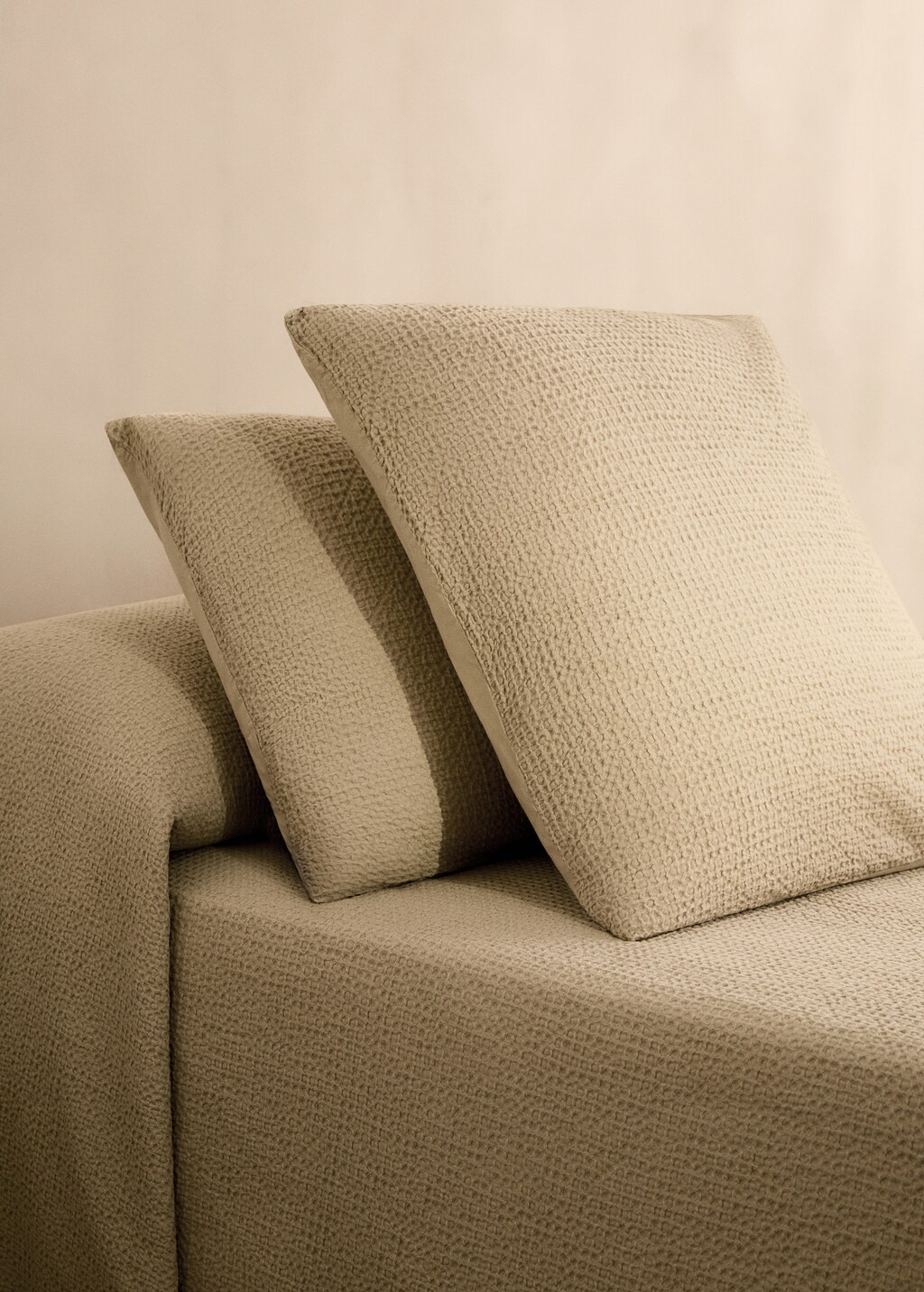 Cotton percale waffle pillowcase, 60x60 cm - Pink