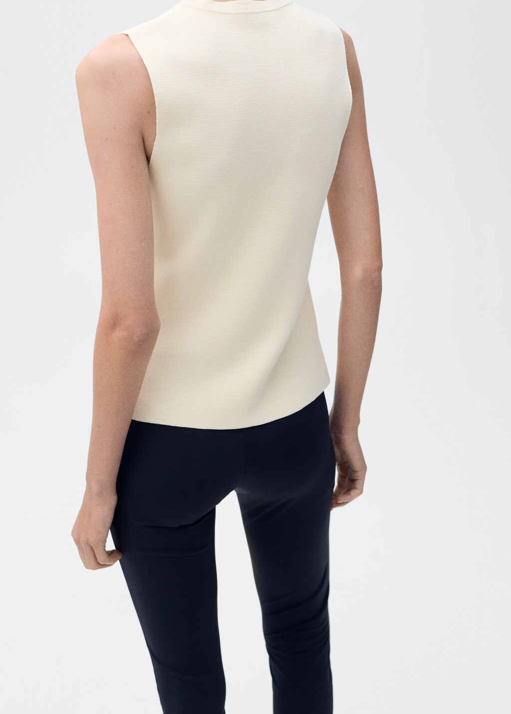 Fine-knit waistcoat with buttons - Chocolate