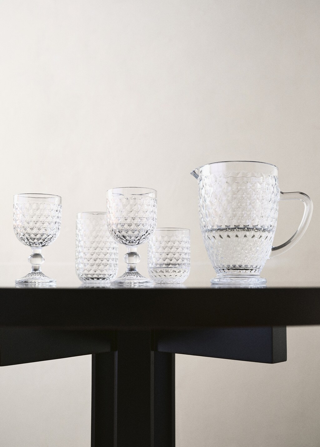 Glass with geometric embossed design - Ice Grey
