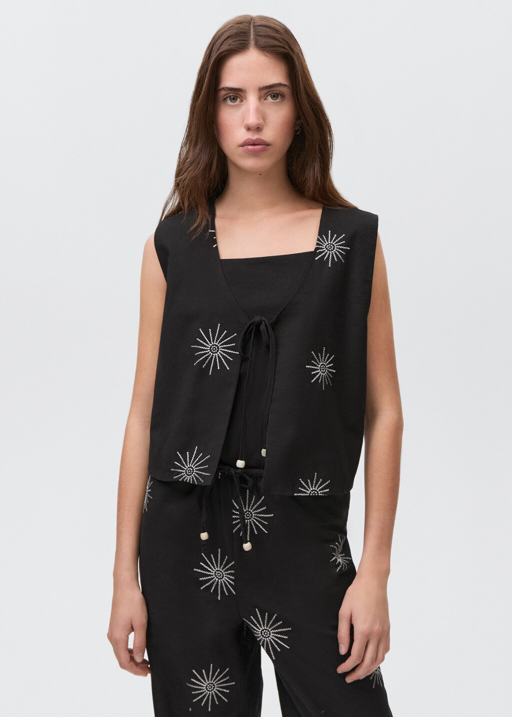 Long trousers with embroidered details - Black