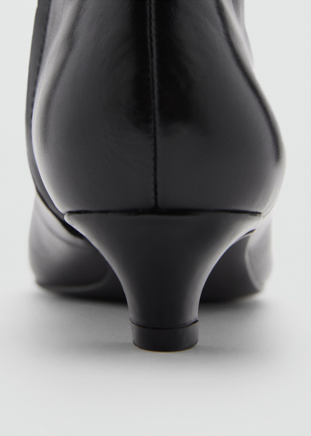 Leather boots with kitten heels - Black