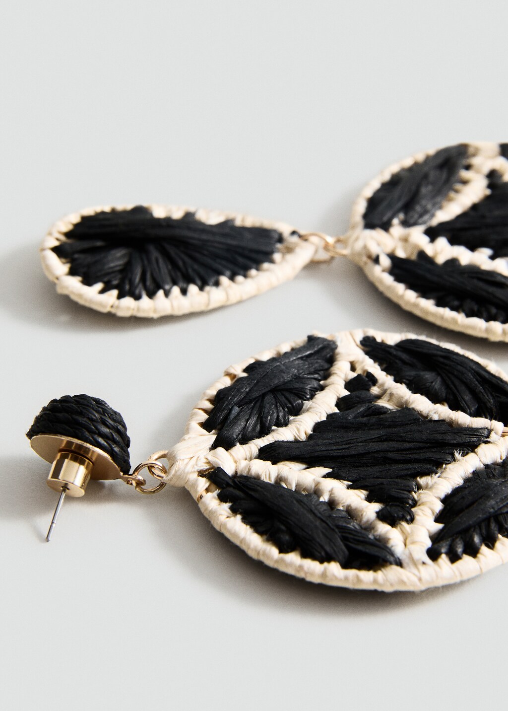 Natural fibre hanging earrings - Black