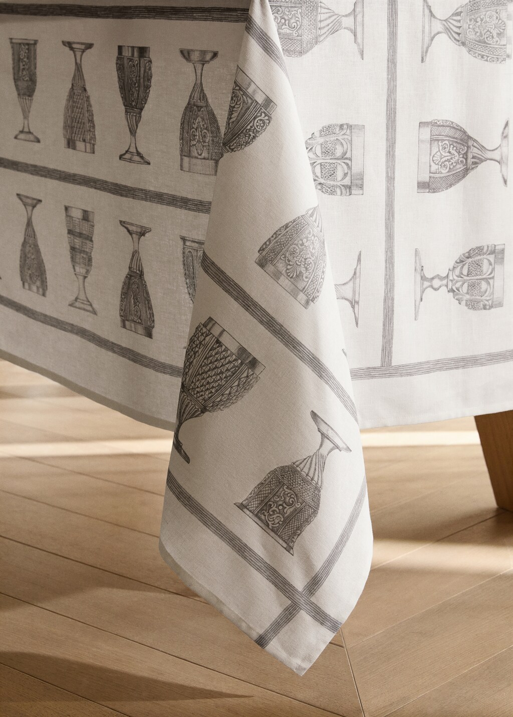 Linen-cotton tablecloth with glass print for 6 to 8 diners - Ecru