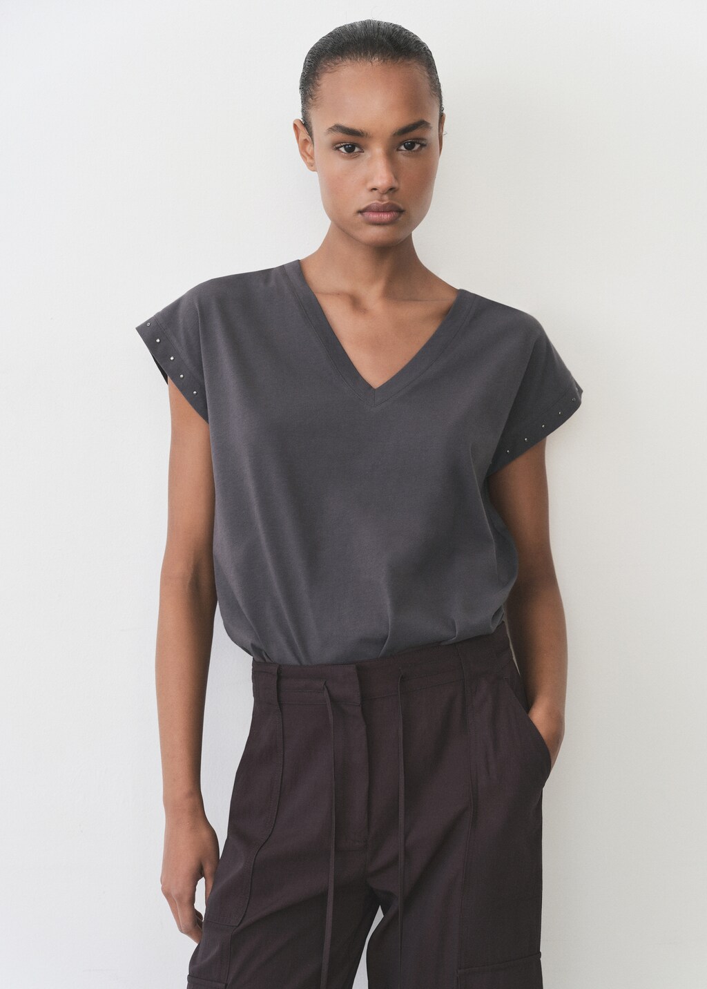 Studded V-neck t-shirt - White