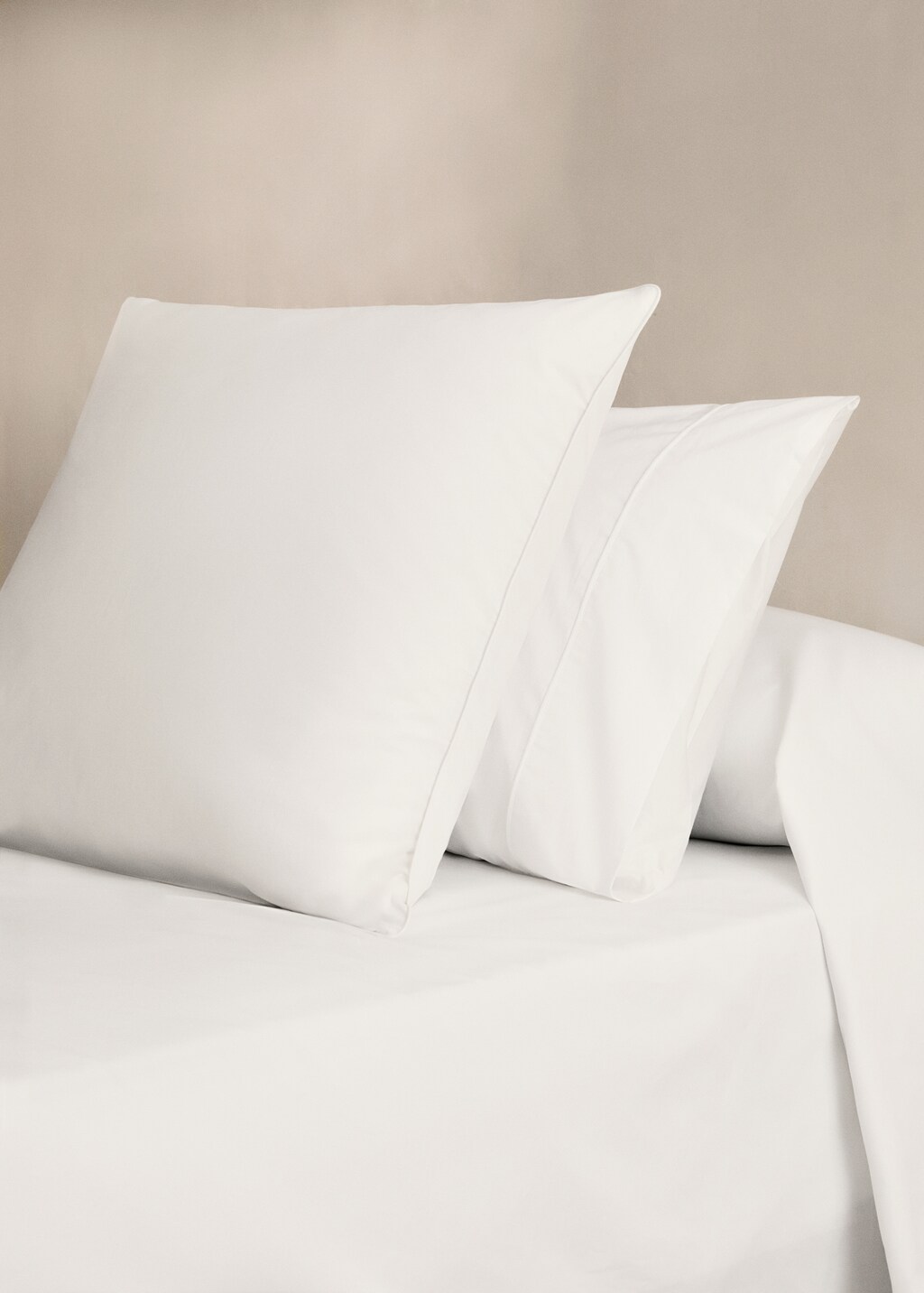 500-thread count cotton percale pillowcase with rounded piping detail, 50x75cm - White