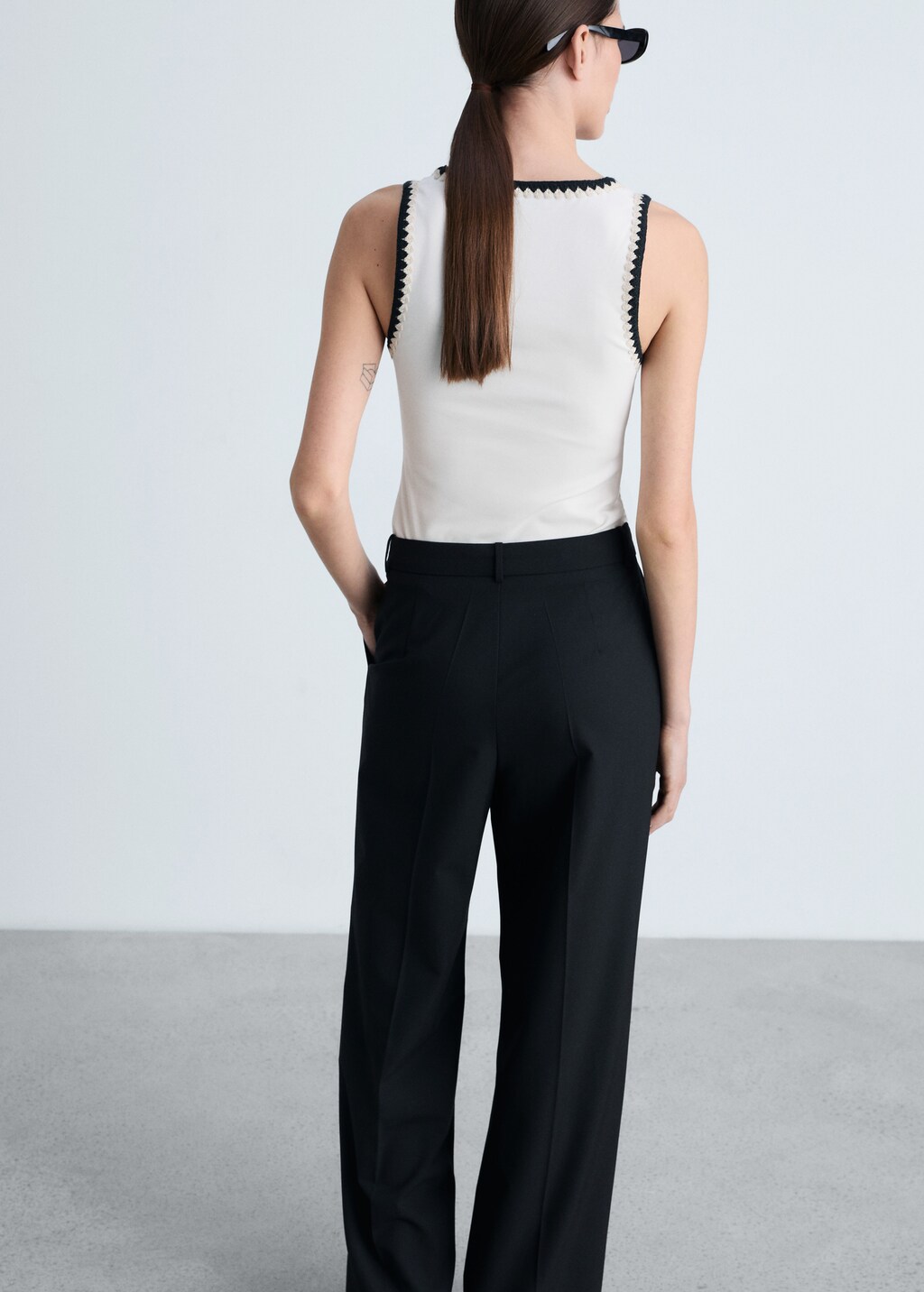 Low-cut top with contrasting trim - White