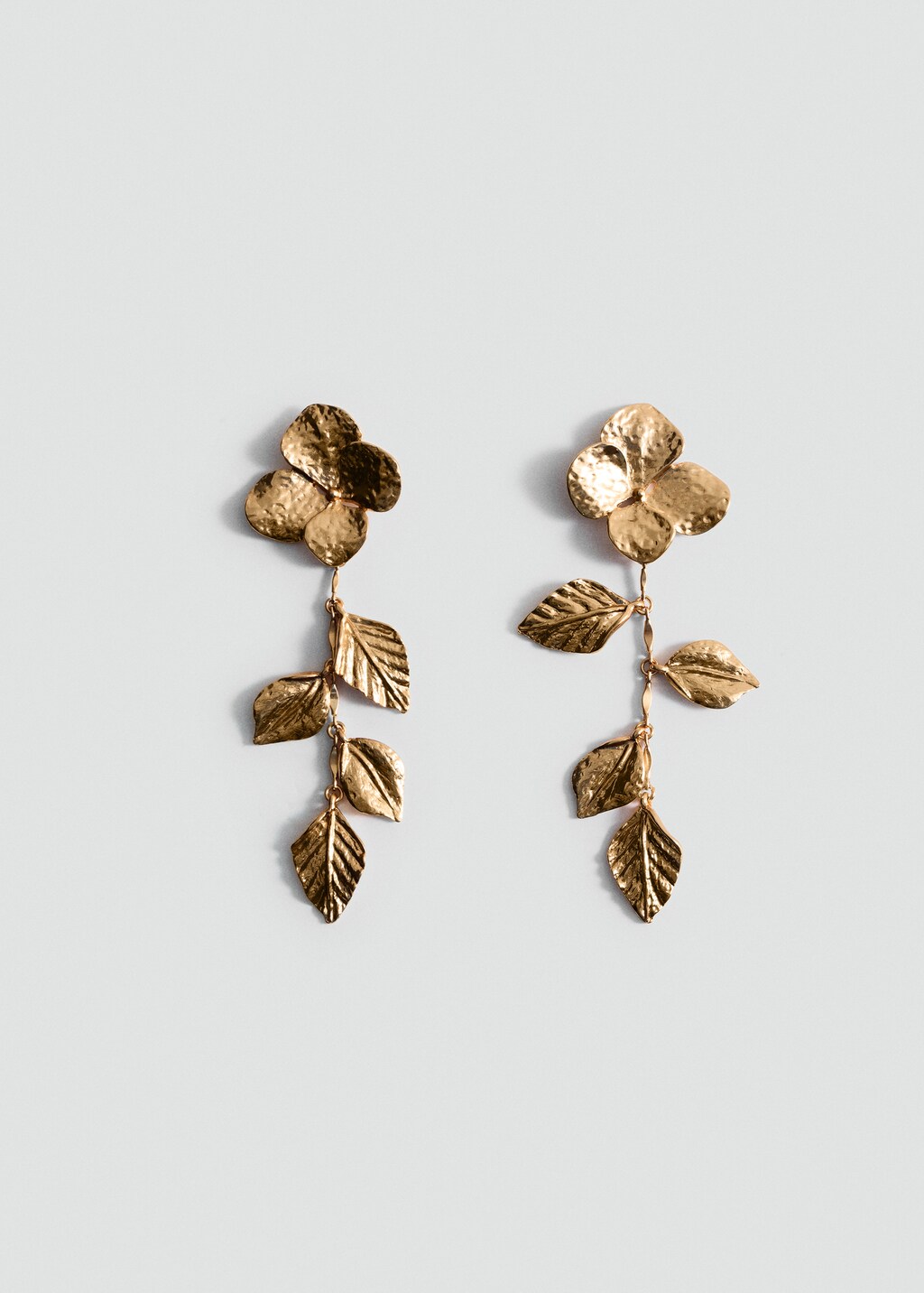 Metallic-flower hanging earrings - Gold